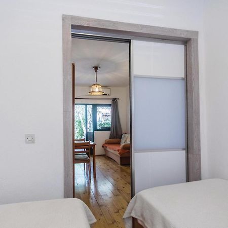 Awesome Apartment In Klek With Kitchen Bagian luar foto