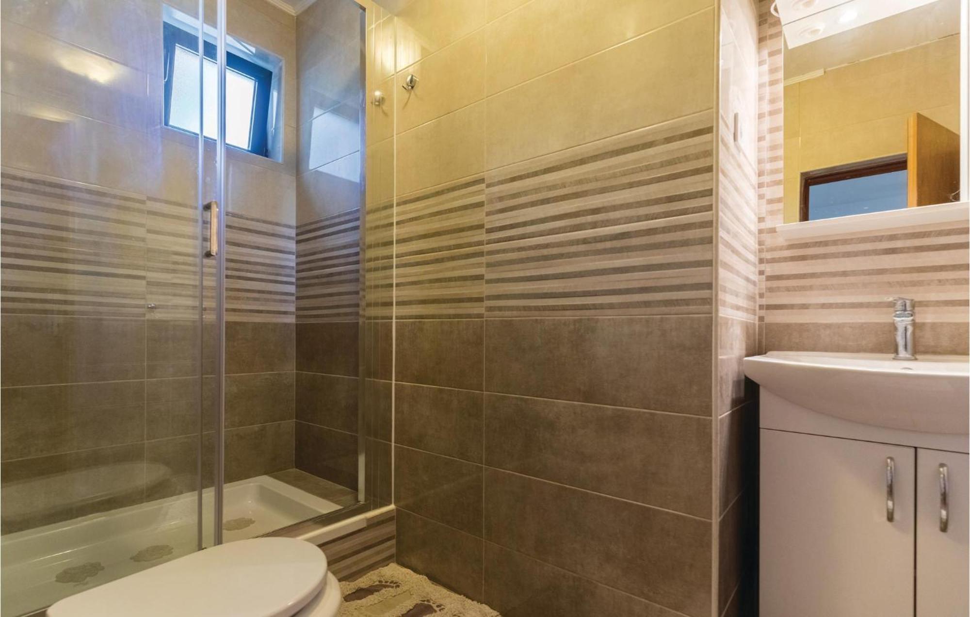 Awesome Apartment In Klek With Kitchen Bagian luar foto
